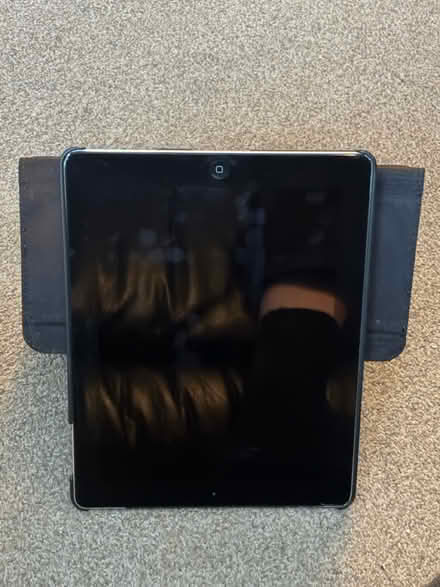 Photo of free Apple iPad 2 (Stanford-le-Hope SS17) #3