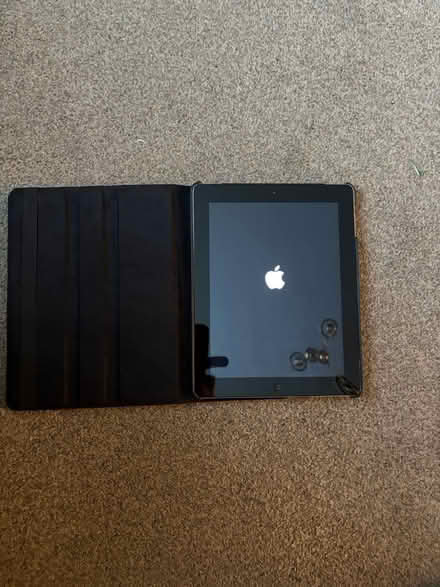Photo of free Apple iPad 2 (Stanford-le-Hope SS17) #4