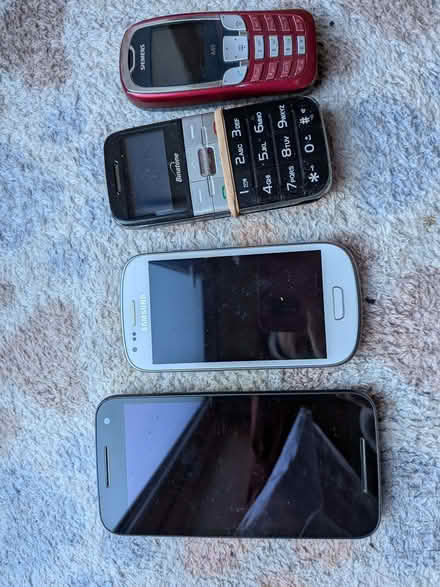 Photo of free Bag of gagets including old phones (Woolstone MK15) #1