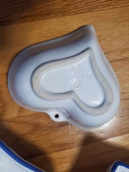 Photo of free 3 heart-shaped ice cream bowls (Downtown Bothell) #2
