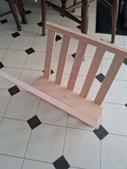 Photo of free Magazine rack (Cogges OX28) #1