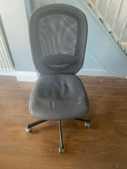 Photo of free Desk / computer chair (Dorney Reach SL6) #1