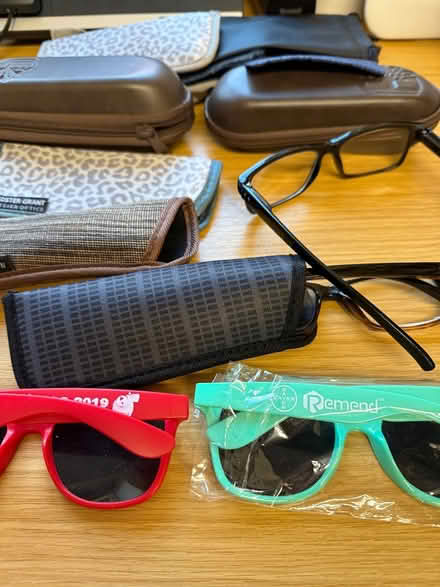 Photo of free SPECTACLES mixed (M33) #3