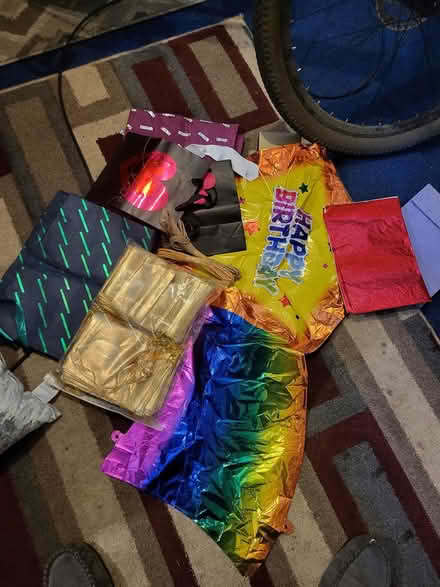 Photo of free Gift bags, poster, wine holder (WV11) #3