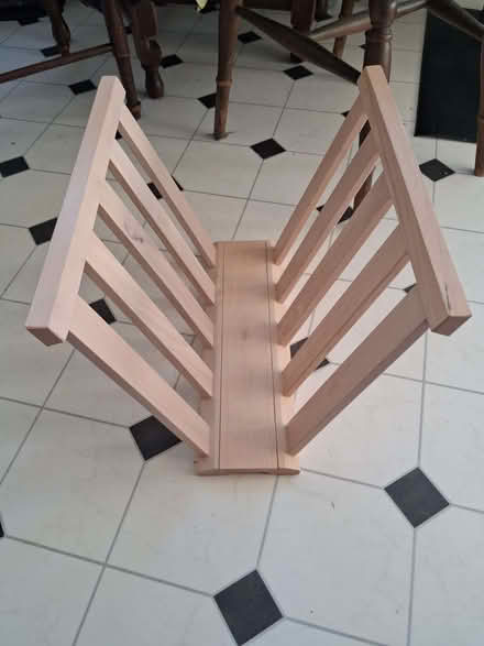 Photo of free Magazine rack (Cogges OX28) #2