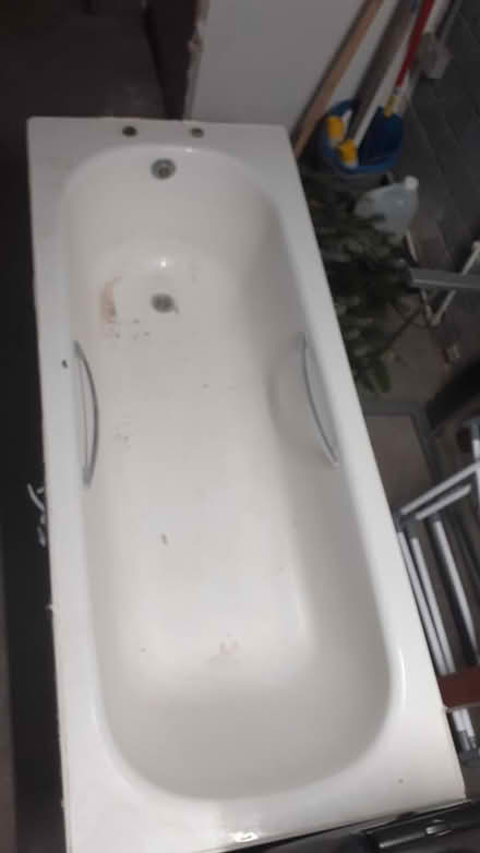 Photo of free Standard bathtub (Shadwell E1) #1