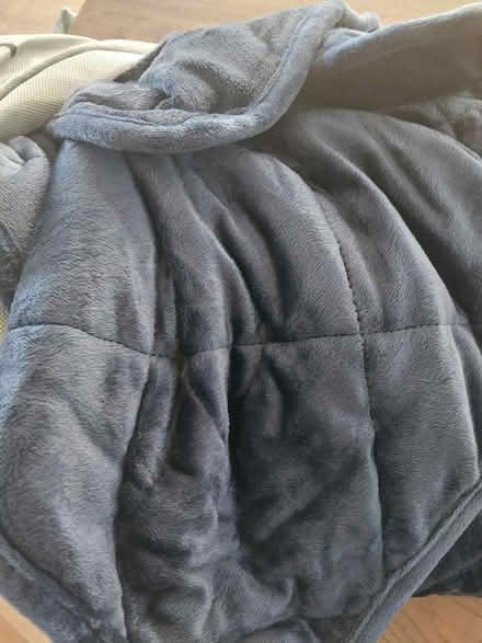 Photo of free Kudd.ly weighted blanket - navy blue, 4.7kg (48” x 78”) (New Malden KT3) #1