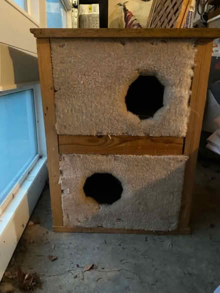 Photo of free Cat condo (Redmond) #1
