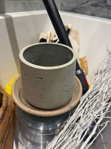 Photo of free Plants pots and soil (Kilburn) #4