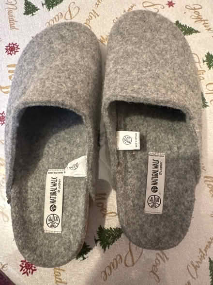 Photo of free Slippers size 8 (Wallington green SM6) #1