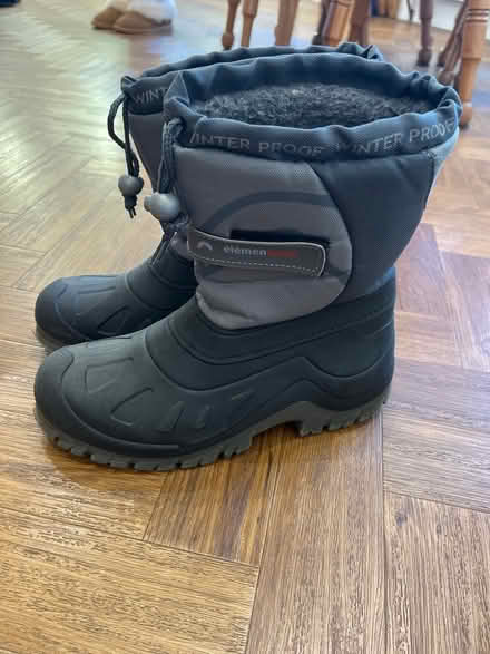 Photo of free Snow boots UK 6.5 (Cheam SM2) #1