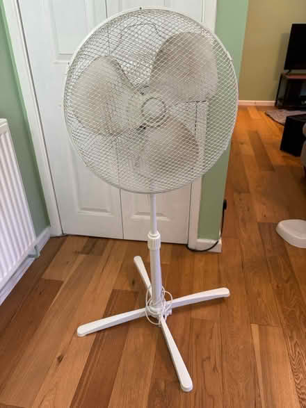 Photo of free Upright fan (Fruitlands WR14) #1