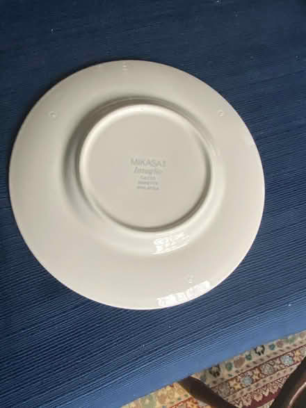 Photo of free cups & saucers (East side of Columbia) #3