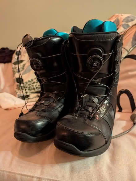 Photo of free Snowboard boots and bindings (14th and east Capitol) #2