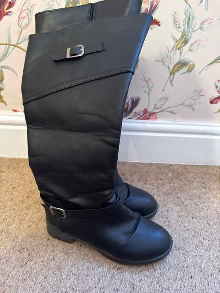 Photo of free Size 5.5 ladies boots (Wallington green SM6) #1