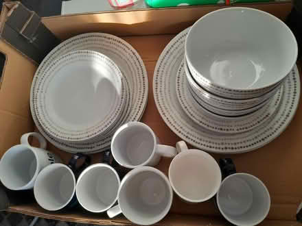 Photo of free Mixture of plates, bowls & mugs (Hoddesdon EN11) #3
