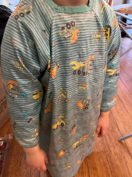 Photo of free Toddler apron for painting/ cooking (Stoke Newington N16) #3