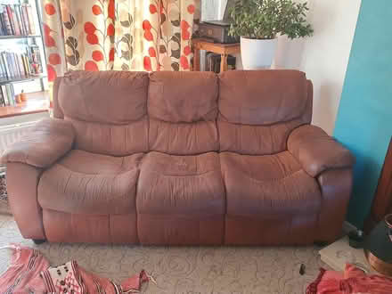 Photo of free Brown leather sofa (Hemel Hempstead HP2) #1