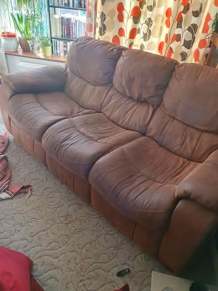 Photo of free Brown leather sofa (Hemel Hempstead HP2) #2