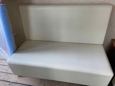 Photo of free seats and table (Coleridge Ward CB1) #1