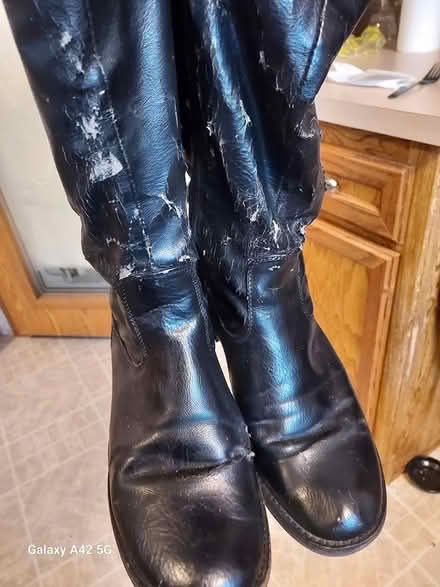 Photo of free boots. Want them for the buttons? (Shoreview mn by oak hill schoo) #1
