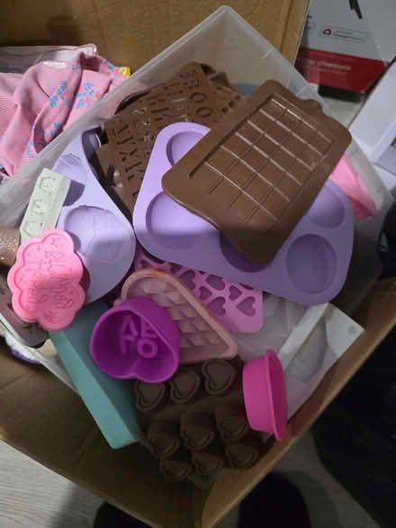 Photo of free Large bundle (Cavendish DE23) #1