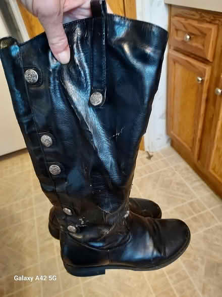 Photo of free boots. Want them for the buttons? (Shoreview mn by oak hill schoo) #2