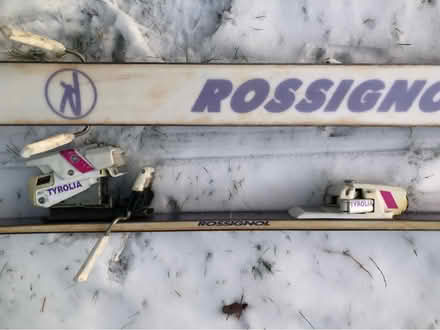 Photo of free Rossignol 160cm downhill skis (Browns Line/Lakeshore) #3