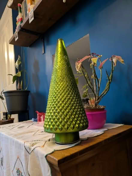 Photo of free Glass Christmas tree ornament (Heaton) #1