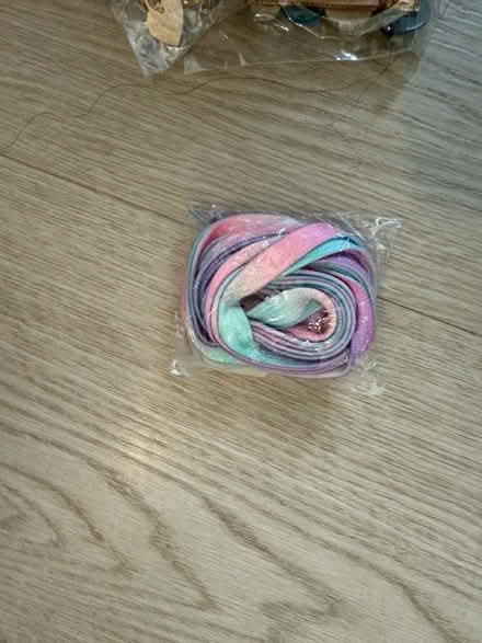 Photo of free Glow in the dark laces for kids (NW10,) #1
