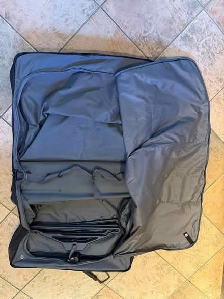 Photo of free Suit carrier (Four Marks GU34) #2