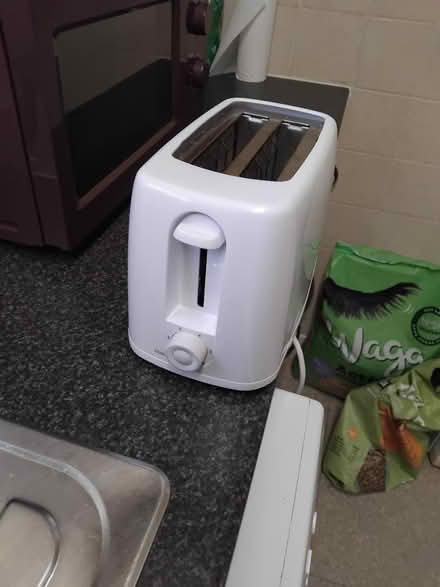 Photo of free White toaster (Lowedges. S8) #1