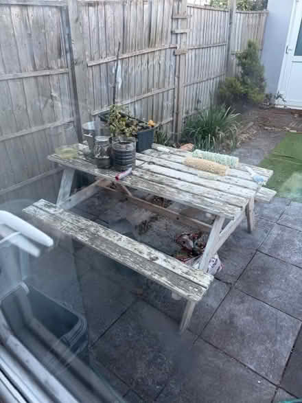 Photo of free garden bench. (Ealing TW8) #1