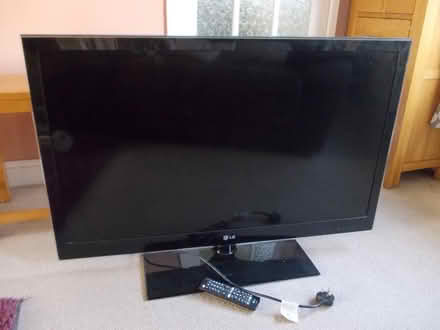 Photo of free 42" flat screen tv (Ludlow SY8) #1