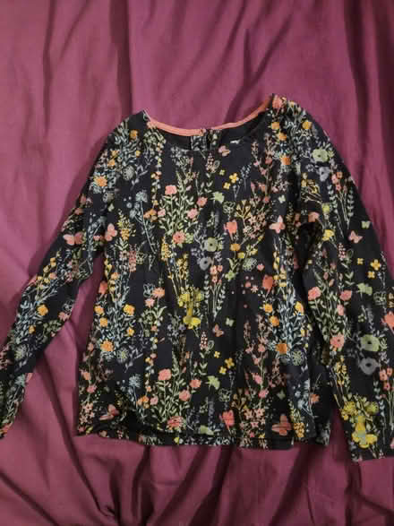 Photo of free Girls clothes 4-5 years (CR0) #4