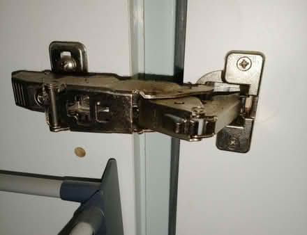 Photo of kitchen cupboard hinges (Bearton SG5) #1