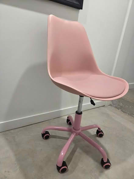 Photo of free Child/youth swivel chair (Dundas St E & Greenwood Ave) #1