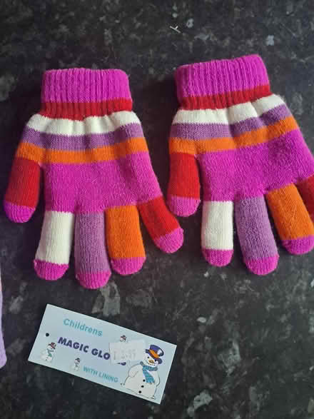 Photo of free Child's Hat & glove set (Emsworth PO10) #2