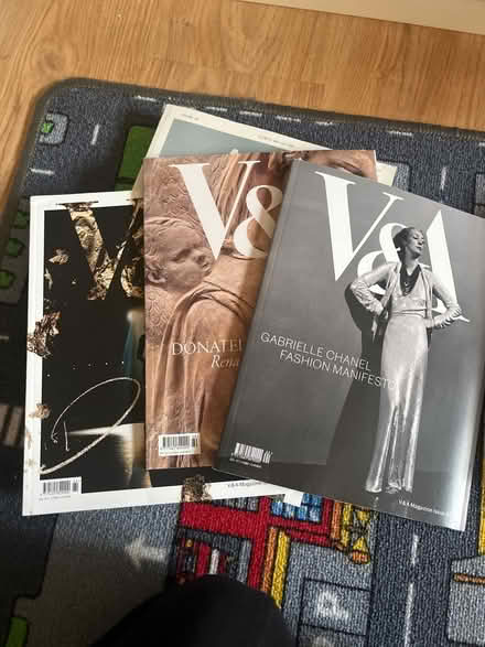 Photo of free V&A magazines (Sw19 6by) #1