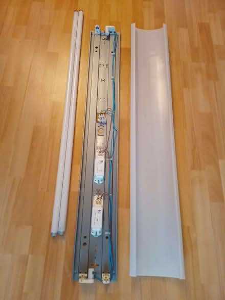 Photo of free light fitting with 2 tubes (Warstock B14) #3