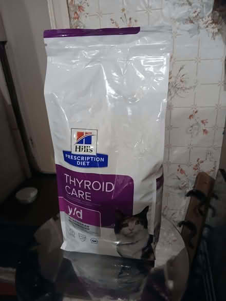Photo of free 3kg Hills Thyroid cat food (Gillingham ME7) #1