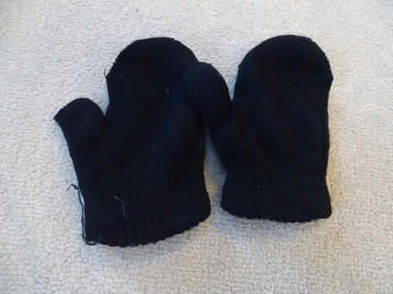 Photo of free baby's black woolly mittens (Tolworth KT5) #2