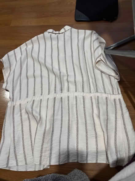 Photo of free Nice top (Green lanes N4) #3