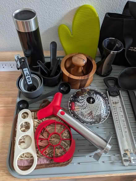 Photo of free Various kitchen items (Tanasbourne) #2