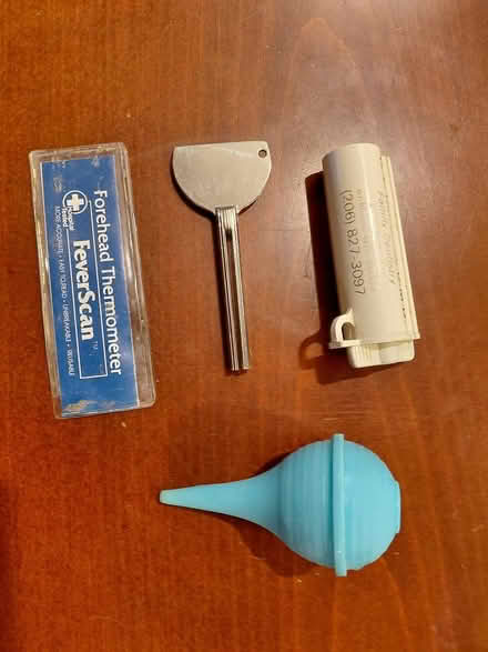 Photo of free Misc. bathroom items (Juanita (Kirkland)) #1