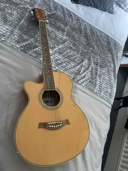 Photo of free Left hand guitar (DE7) #1