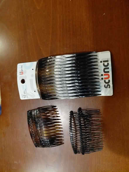 Photo of free Hair combs (Juanita (Kirkland)) #1
