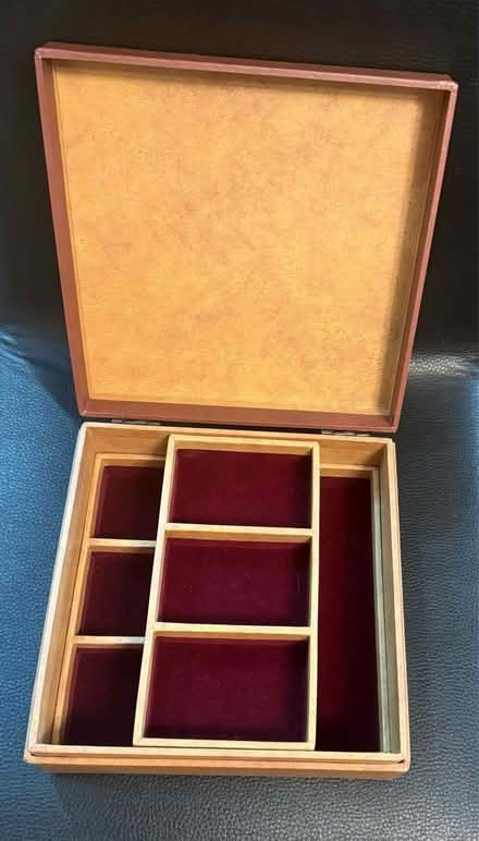 Photo of free Square jewellery box (Mississauga/ Streetsville) #1