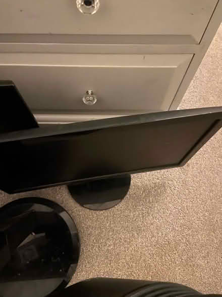 Photo of free 2 monitors, 1 tv and 1 computer (Biggin Hill TN16) #3