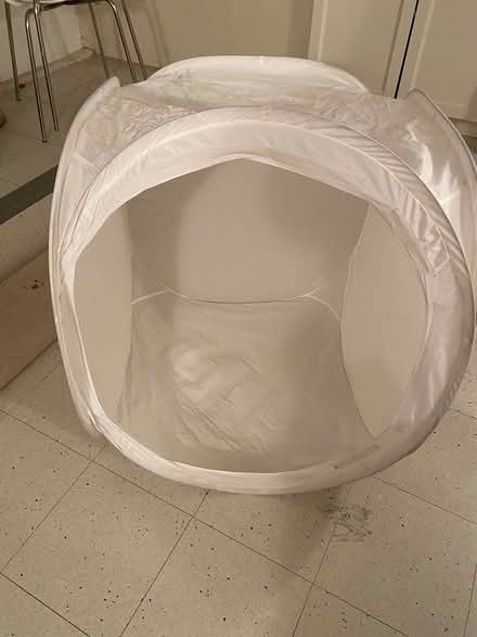 Photo of free White photo cube with back drops (Epsom KT18) #1